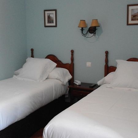 Hotel Puerto De 利亚内斯 外观 照片