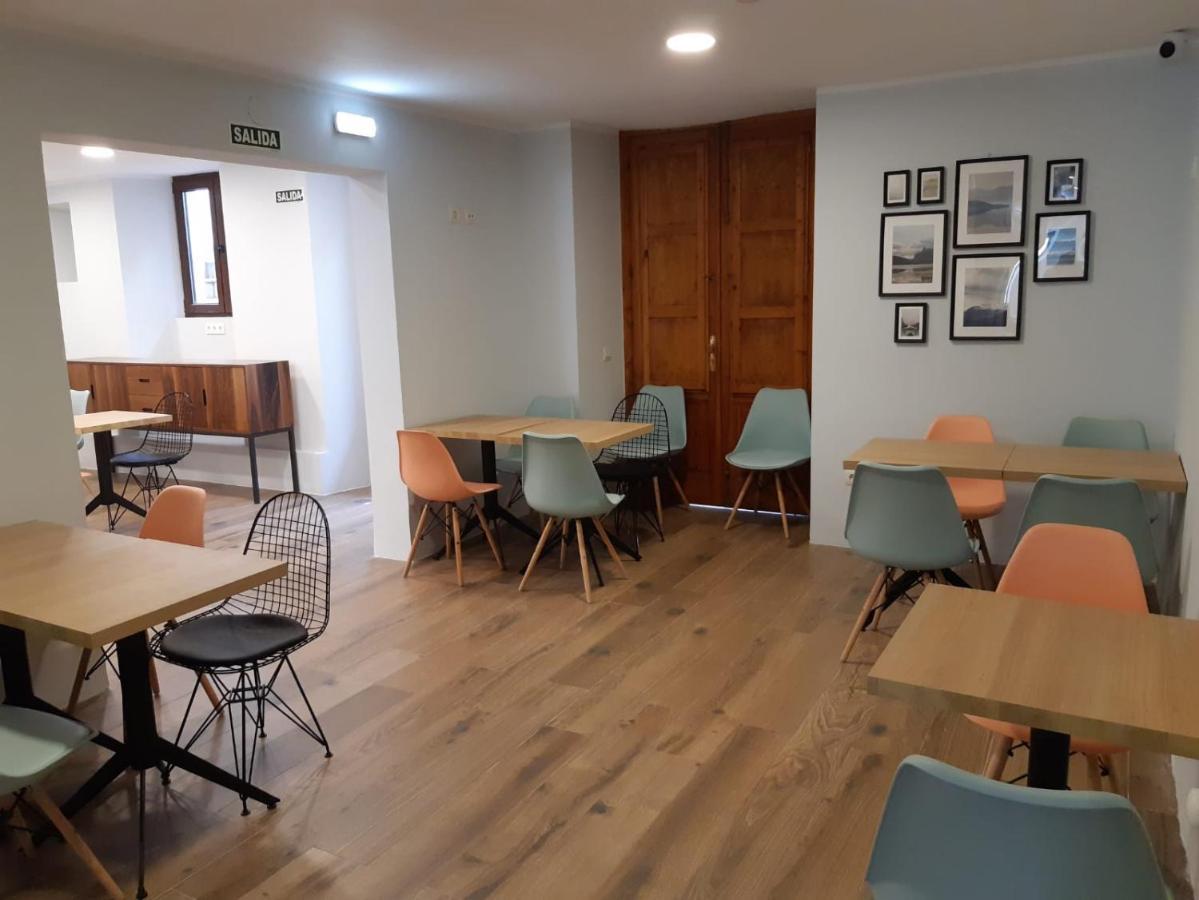 Hotel Puerto De 利亚内斯 外观 照片