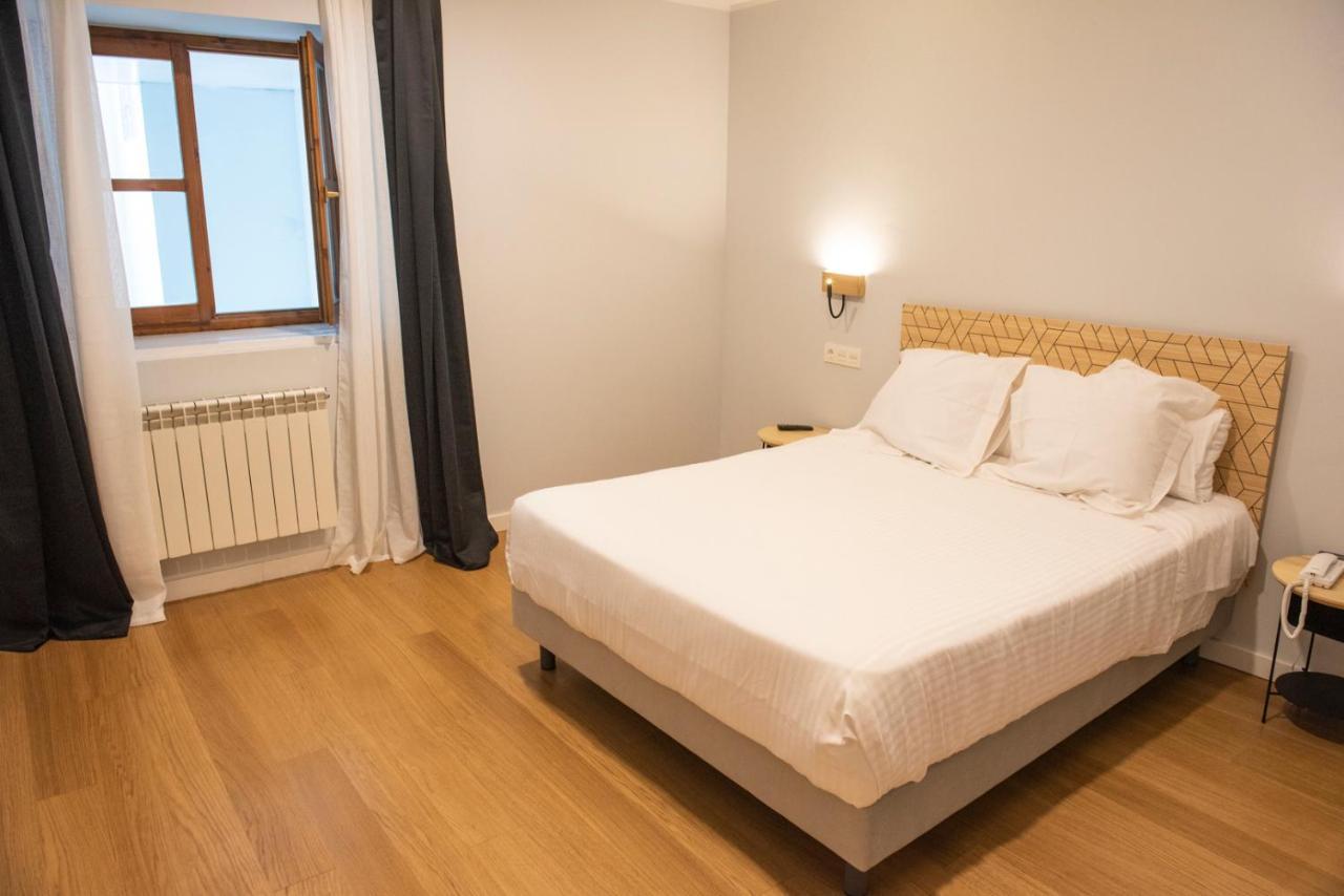 Hotel Puerto De 利亚内斯 外观 照片