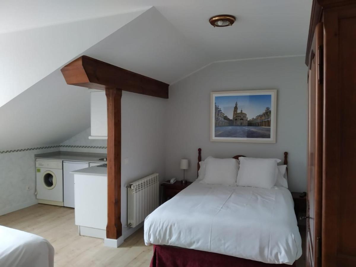Hotel Puerto De 利亚内斯 外观 照片